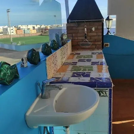 Atico Con Vistas , Jacuzzi , Terraza Y Barbacoa Apartman Arinaga