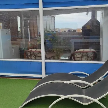 Atico Con Vistas , Jacuzzi , Terraza Y Barbacoa Arinaga
